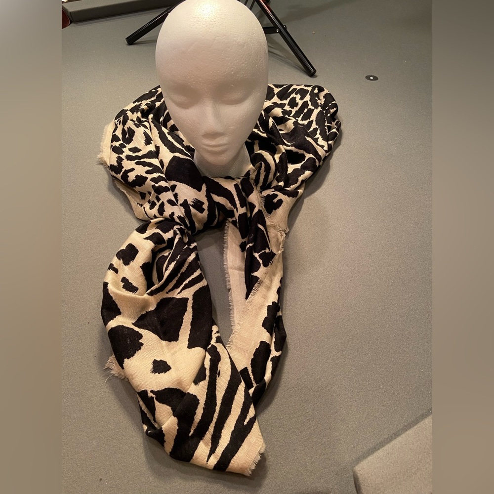 Beautiful Vintage patterned scarf, black and white silk + wool, 51” x 55”